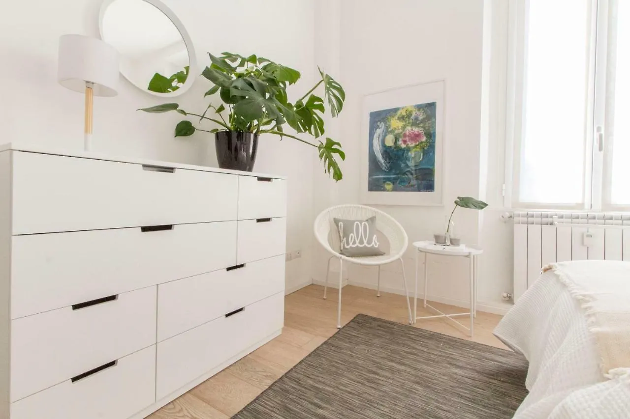 Luxury And Spacious Apartment Milan