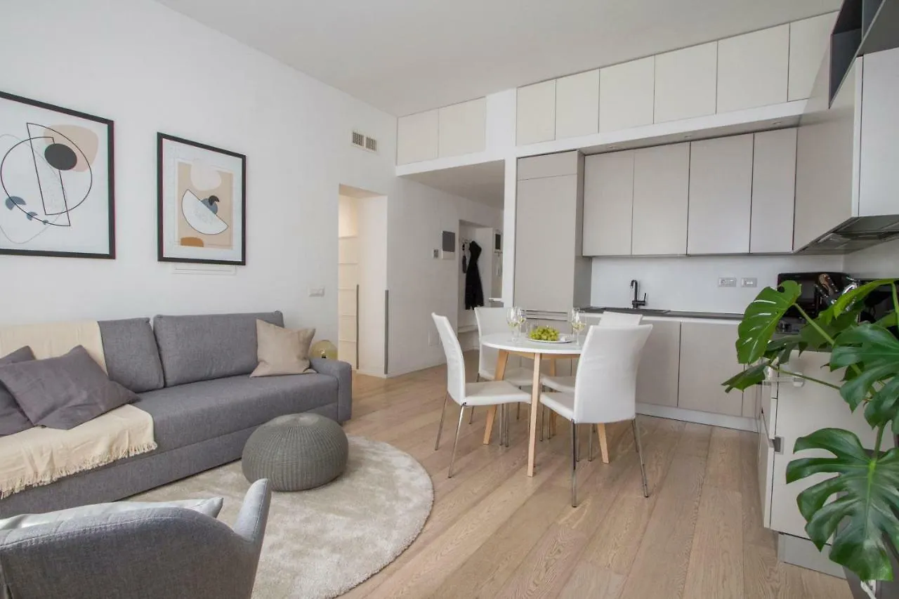 Luxury And Spacious Apartment Μιλάνο