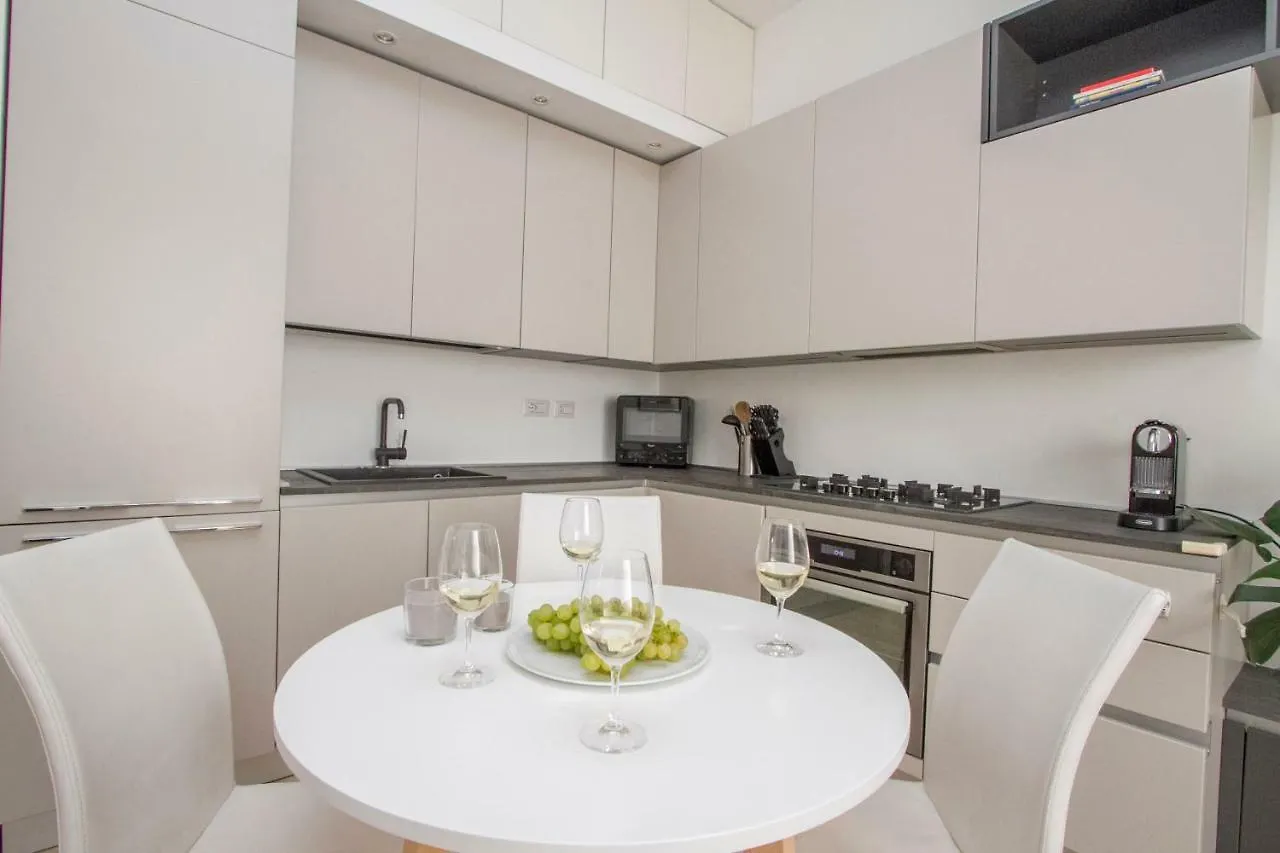 Luxury And Spacious Apartment Milan