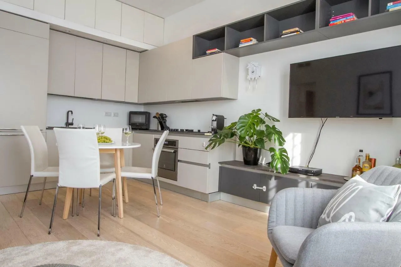 Luxury And Spacious Apartment Milan 0*,  Italy
