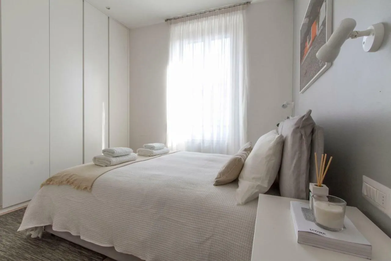 Luxury And Spacious Apartment Milan