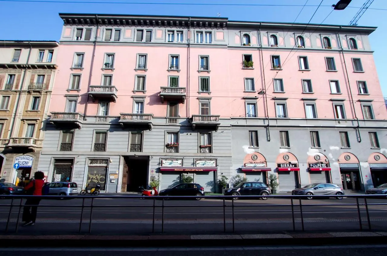 Luxury And Spacious Apartment contacts